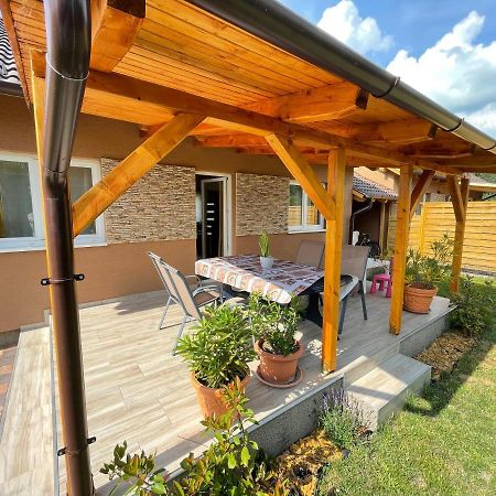 Lilla Apartman Balatonkeresztúr Exteriér fotografie