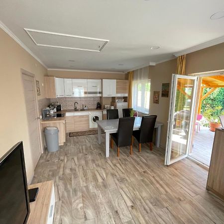 Lilla Apartman Balatonkeresztúr Exteriér fotografie