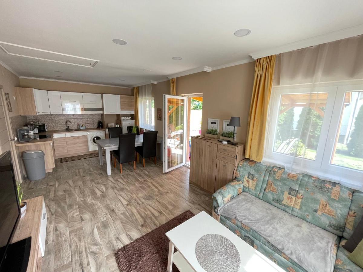 Lilla Apartman Balatonkeresztúr Exteriér fotografie